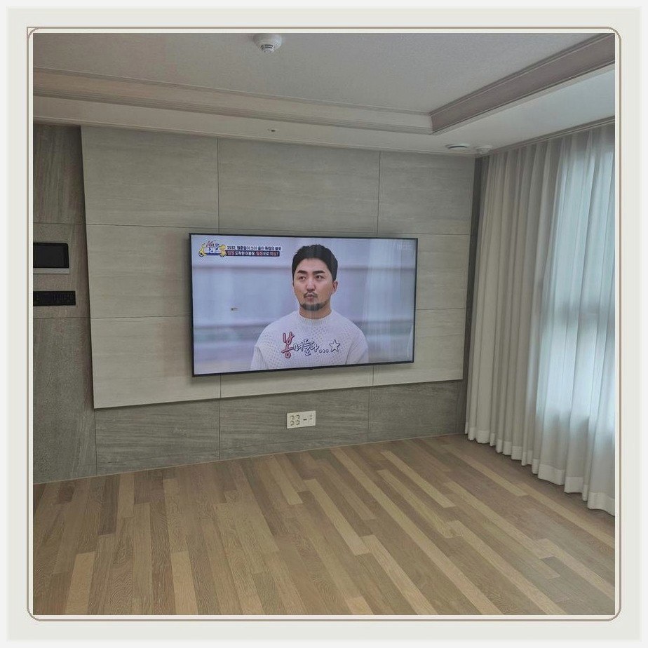 남방동 아트월 마감과 TV 중심선을 함께 비교하는 과정