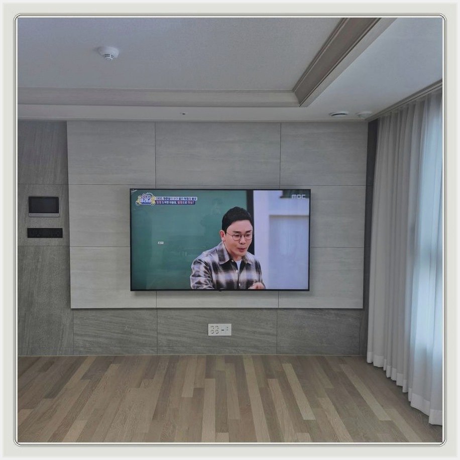 주교동 아트월 마감과 TV 중심선을 함께 비교하는 과정
